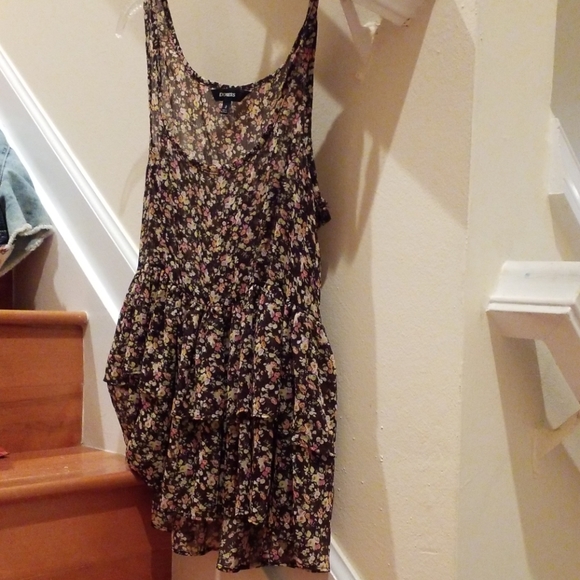3/$30 NWOT Floral peplum flowy festival tank top - Picture 4 of 5